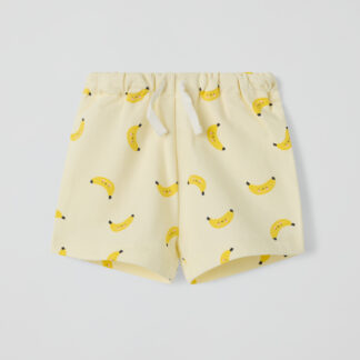 College-shortsit banaanit