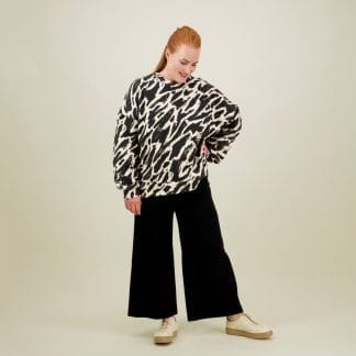 Sophy Oversize Sweater -Collegepaita | Licorice - XXL