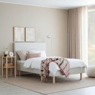 Unia Arki runkopatjasänky 140x200 cm basic pp, lv koivu jalat, beige Altea