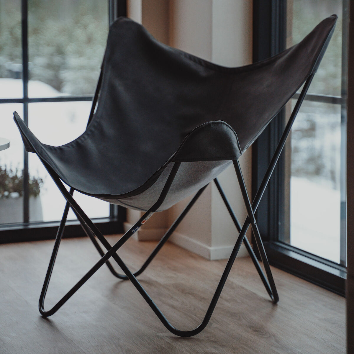 Varax lepakkotuoli 36A musta keinonahka/musta